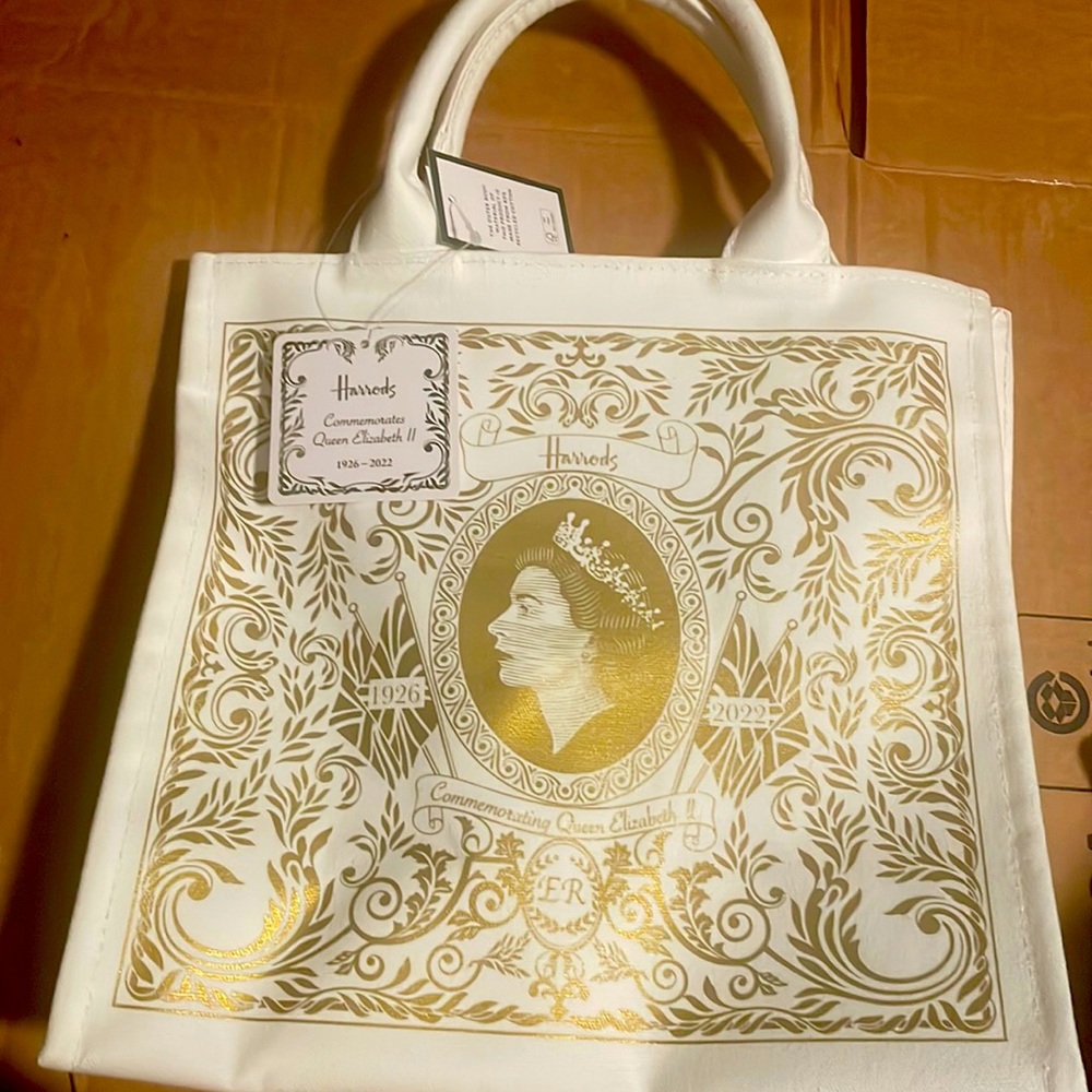 Harrods Queen Elizabeth II commemorating tote